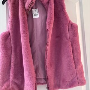 . Crew Pink Faux Fur Vest Women is size Medium